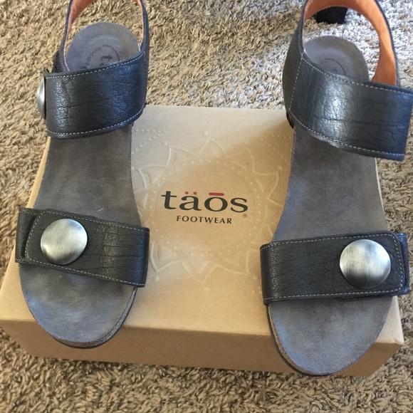 TÄŌS wedge sandals. - Picture 1 of 5